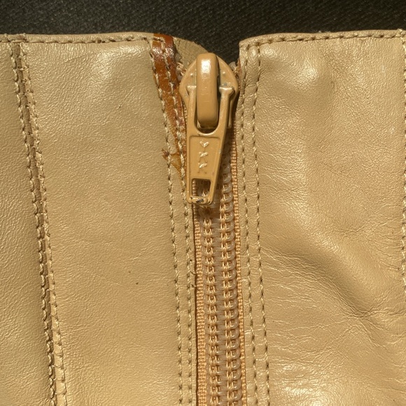 Vintage tan leather booties. Made in Brazil. Size 8B. Bra. 37. EUR. 39. - Picture 10 of 15